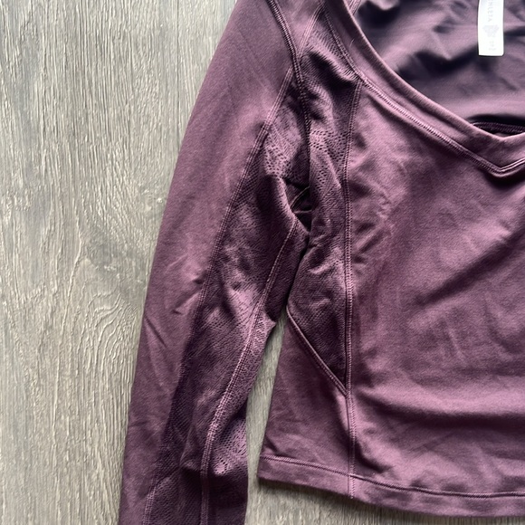 Athleta Shanti Lace Top ✧ Deep Crocus Violet ✧ Size XS - Picture 6 of 7